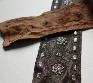 broderie de luxe Broderie de luxe franco-indienne réalisée sur cuir