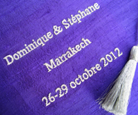 broderie sur livre-d-or avec des motifs
