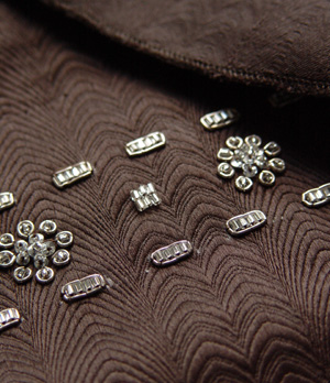 Ouvrage textile avec sequins et cannetilles Ouvrage textile avec sequins et cannetilles